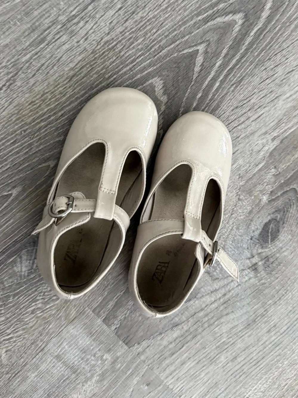 Zara Girls' Patent T-Strap Dress Shoes in Cream
